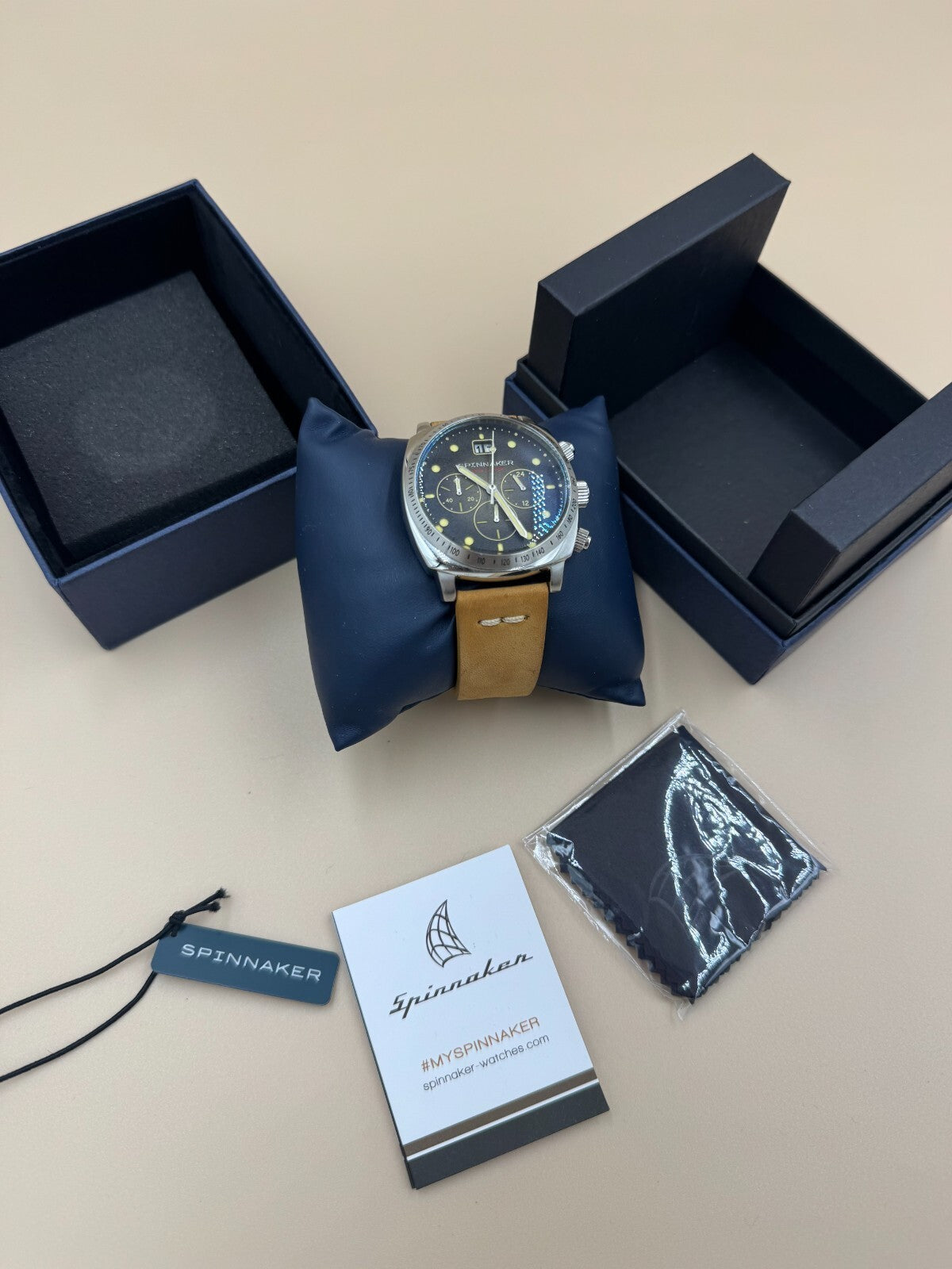 Spinnaker Hull Stainless Steel 42mm Japanese Quartz Wristwatch Beige Strap Steel