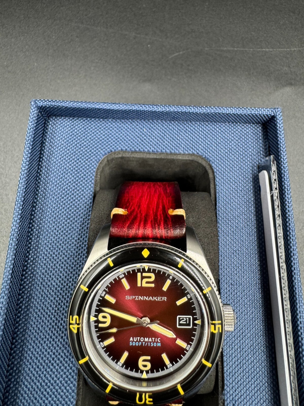 Spinnaker SP-5055-07 Automatic Diver 41mm Red Dial Sapphire 150m Red Leather NM+