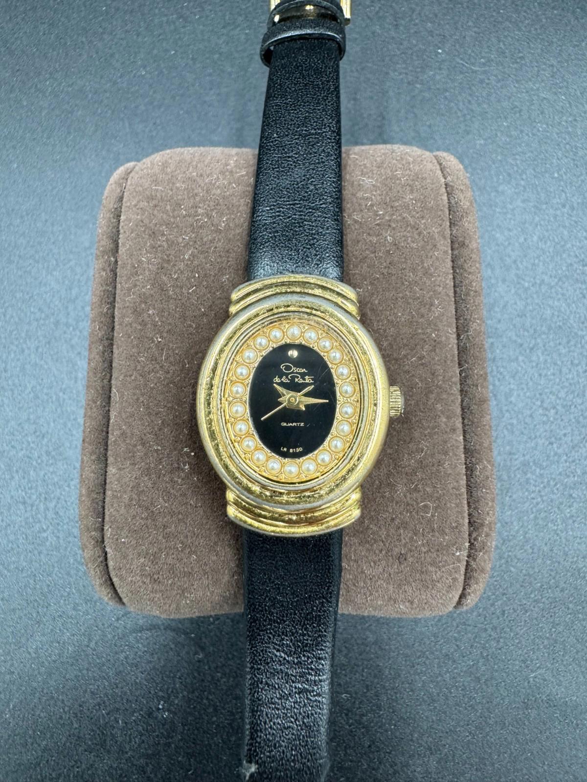Vintage Oscar De La Renta Pearl Bezel Quartz Ladies Watch Gold Tone LR 8130 Runn
