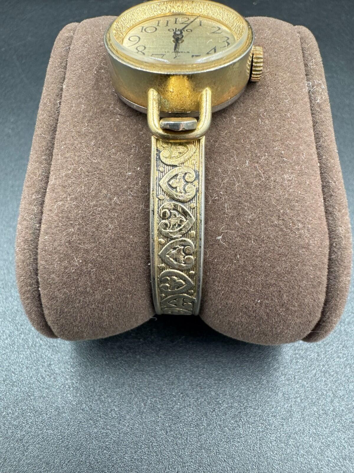 Vintage Alsta 17 Jewels Gold Tone Heart Motif Bracelet Ladies Watch Japan Rare +