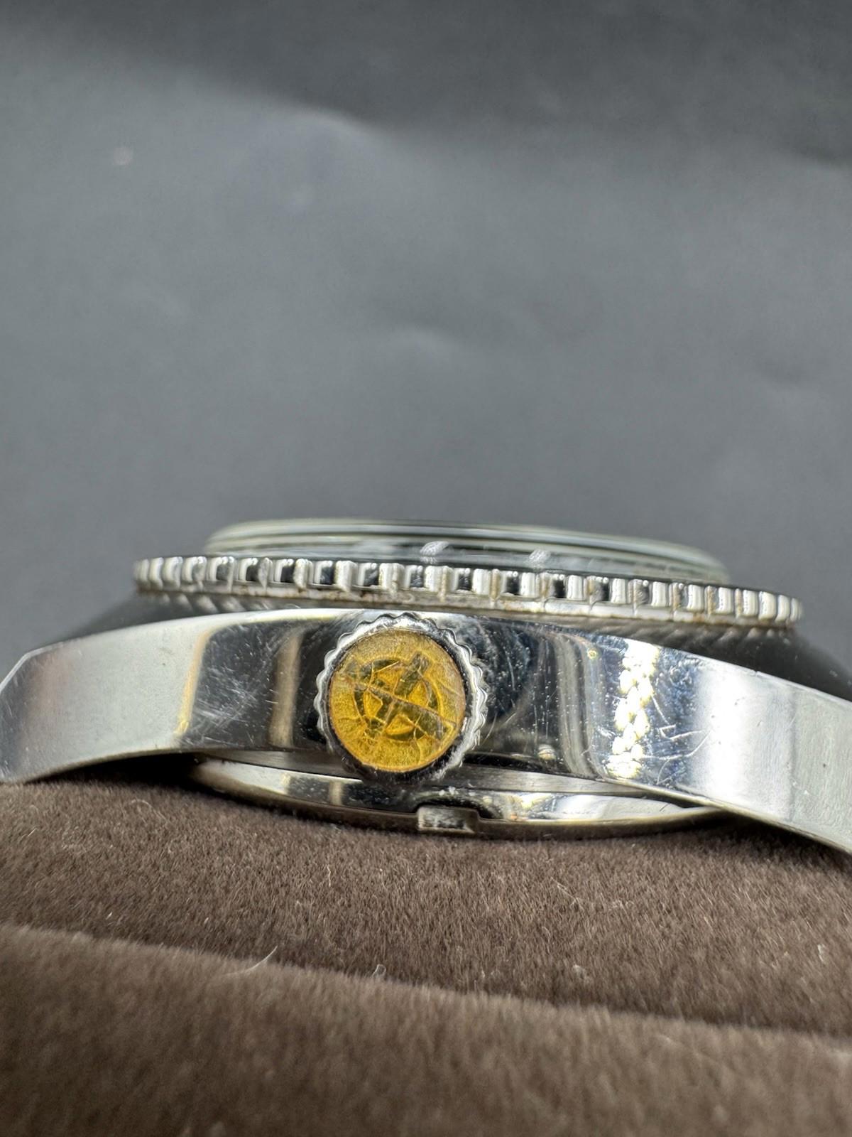 Rare ZODIAC " Sea Dragon " ZO2205 Quartz Swiss Men's Watch with Blue Dial Orange