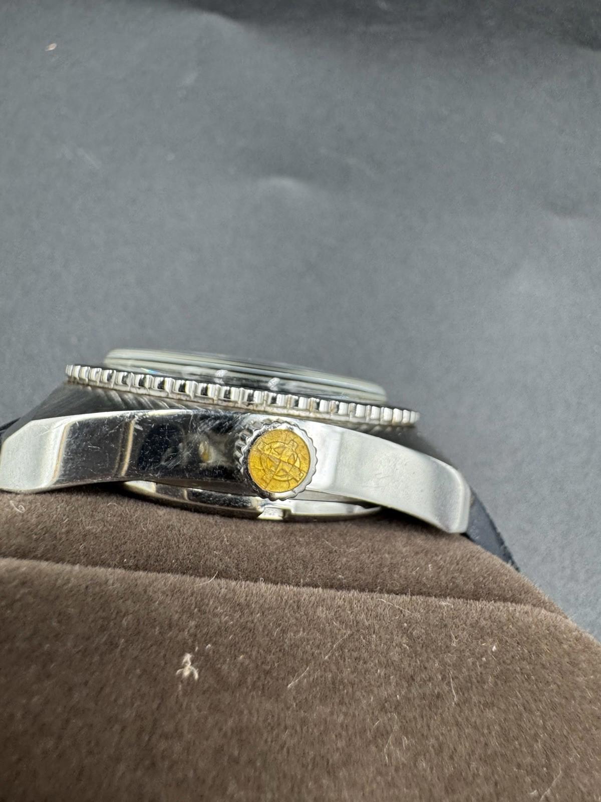 Rare ZODIAC " Sea Dragon " ZO2205 Quartz Swiss Men's Watch with Blue Dial Orange