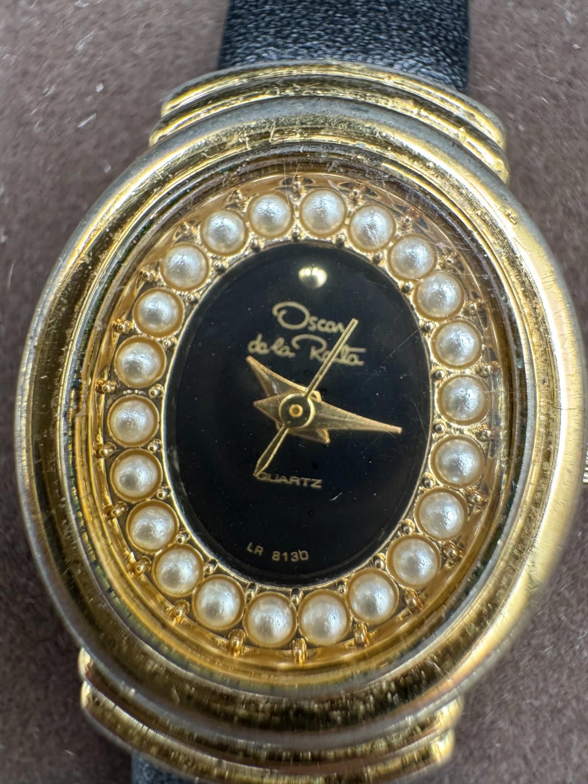 Vintage Oscar De La Renta Pearl Bezel Quartz Ladies Watch Gold Tone LR 8130 Runn