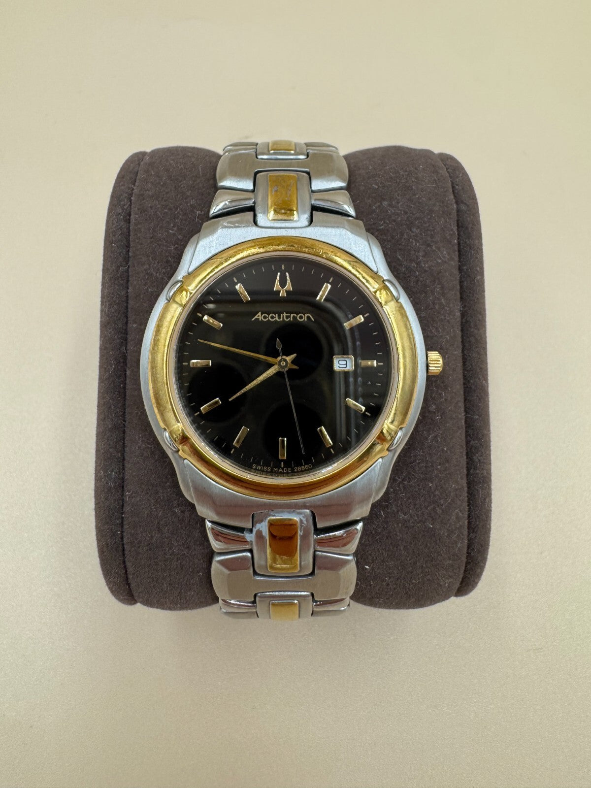 Bulova Accutron Barcelona 28B60 Mens Swiss Quartz Gold Plated Watch Black Dial