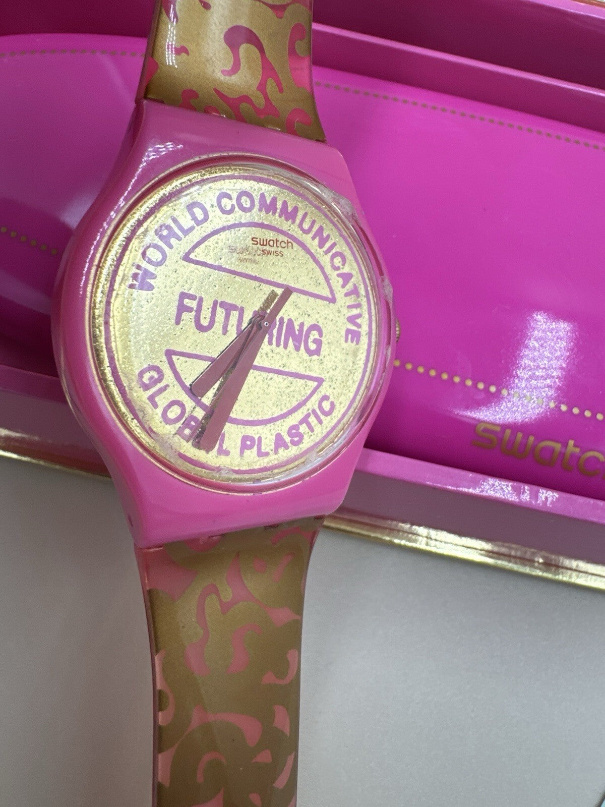 Swatch Eva & Adele Limited Edition Quartz Pink Gold Plastic Wristwatch 2015 New