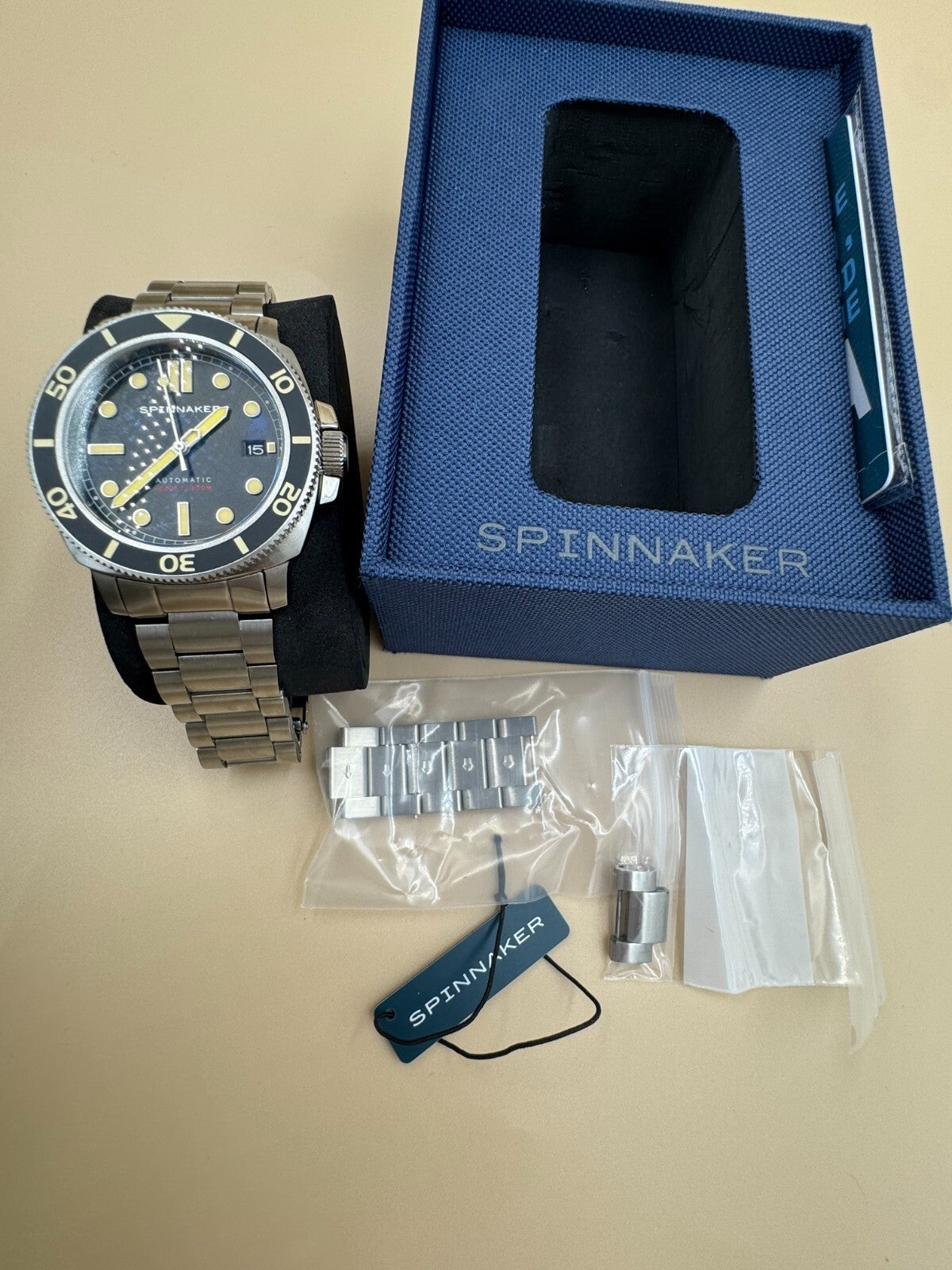 Spinnaker Hull Diver Stainless Steel 42mm Japanese Automatic Wristwatch Silver G