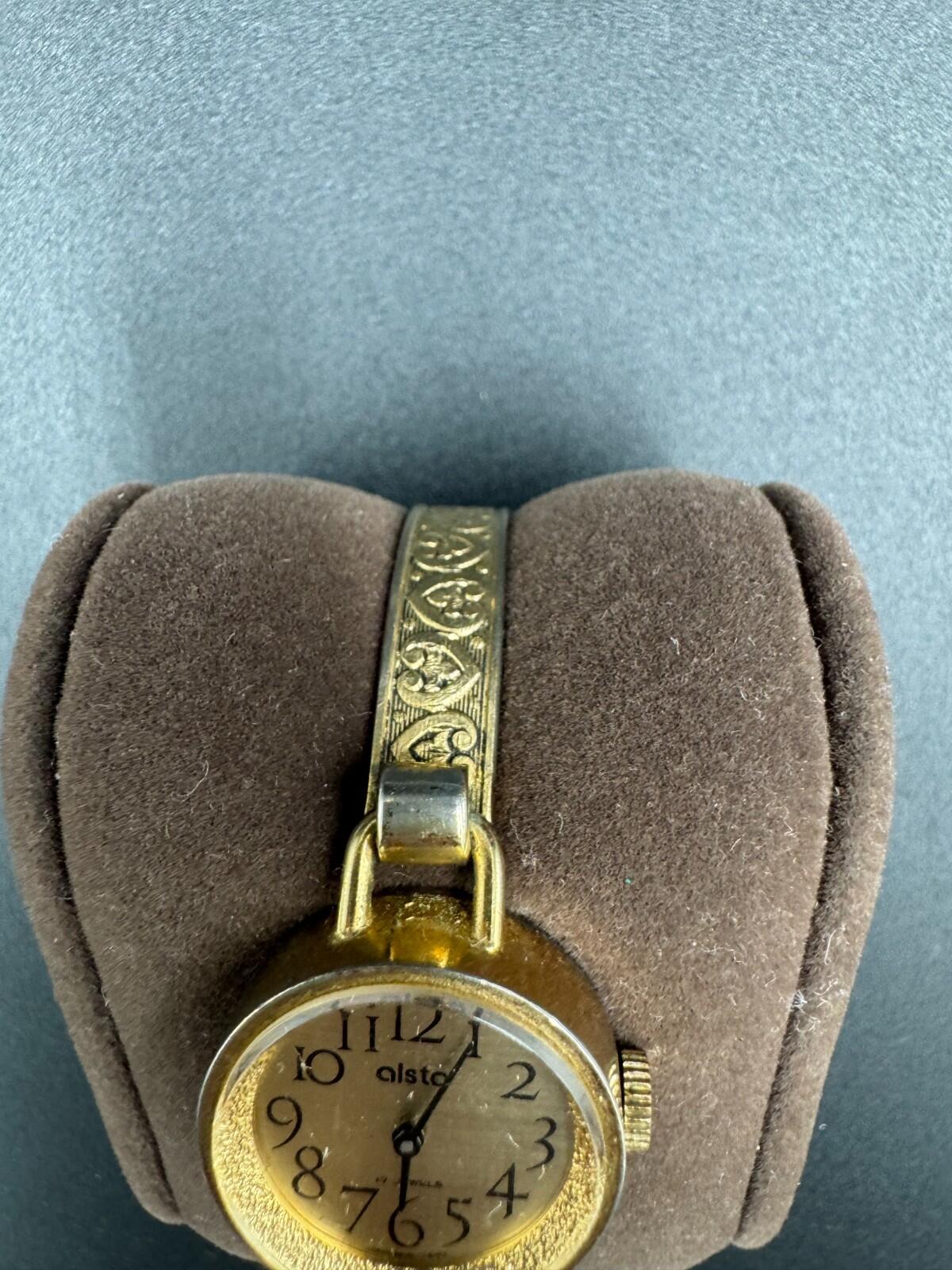 Vintage Alsta 17 Jewels Gold Tone Heart Motif Bracelet Ladies Watch Japan Rare +