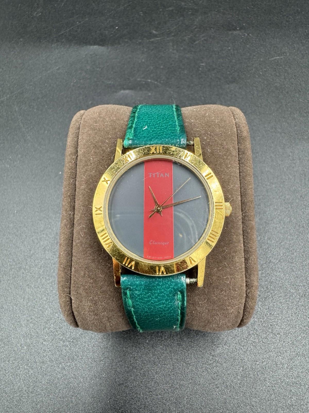 Vintage Titan Classique Quartz Split Red Gray Dial India 217C-06 Running New Bat
