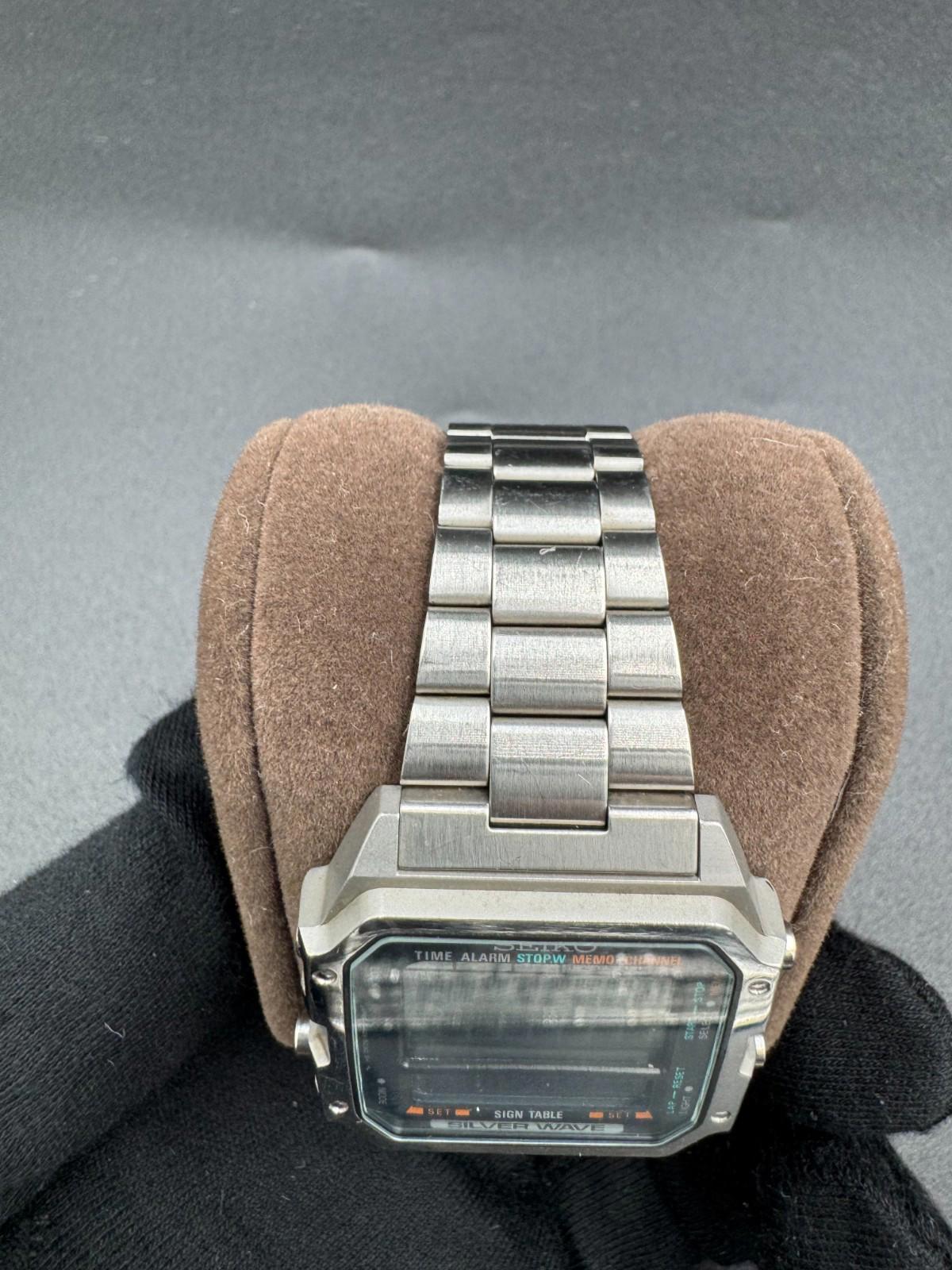 Digital Seiko Silver Wave D409-5030 Sign Table Watch Japanese Market Exclusive G