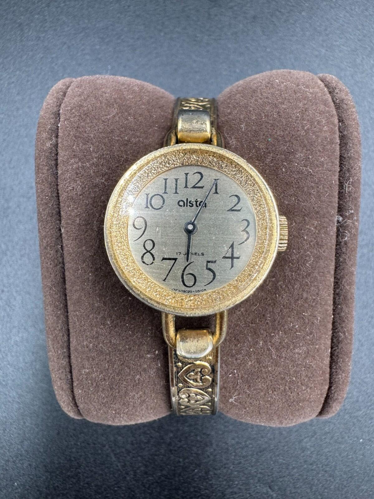 Vintage Alsta 17 Jewels Gold Tone Heart Motif Bracelet Ladies Watch Japan Rare +