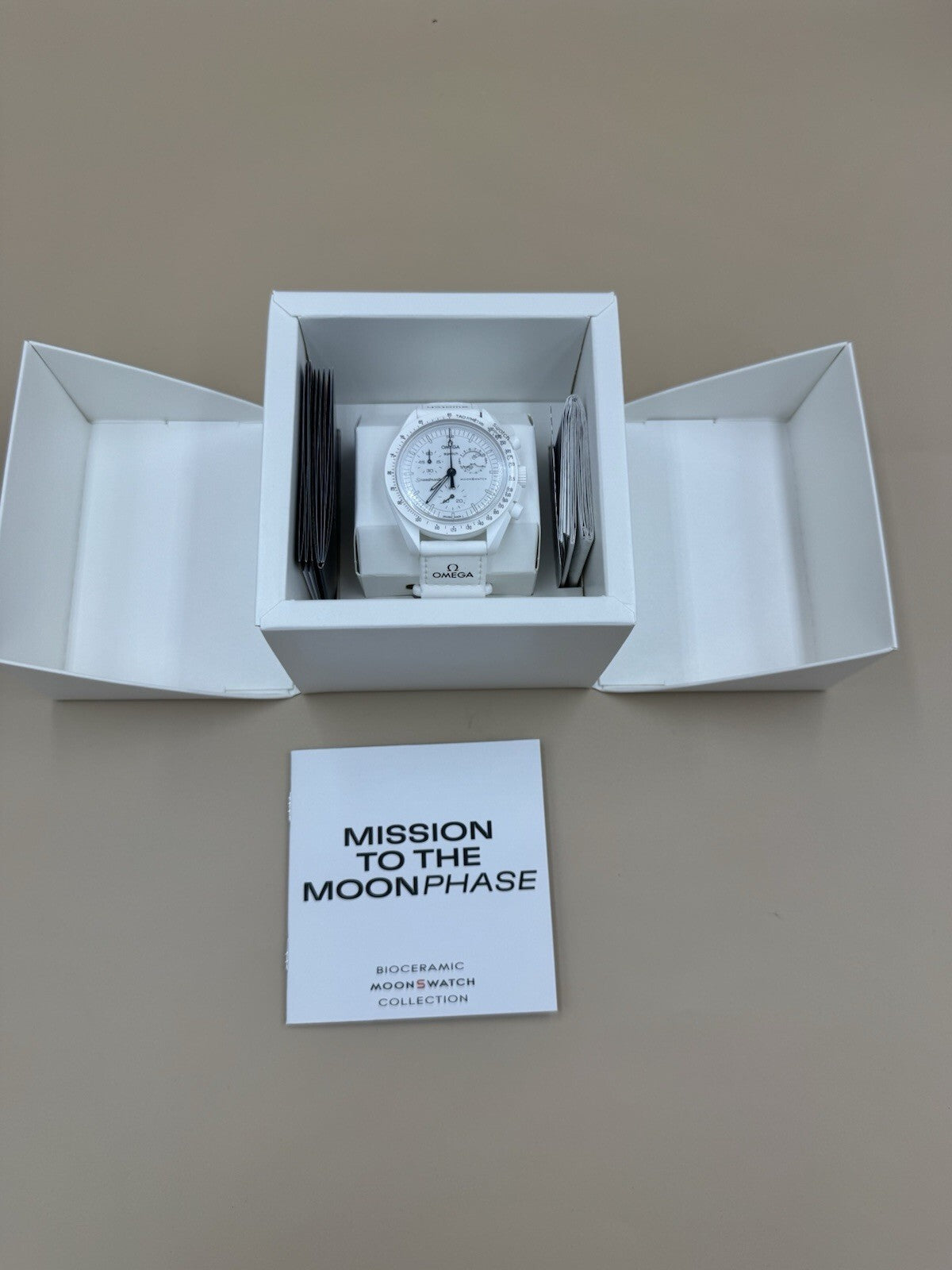 OMEGA x Swatch WHITE Snoopy MoonSwatch Mission to Moonphase Full Moon Brand New