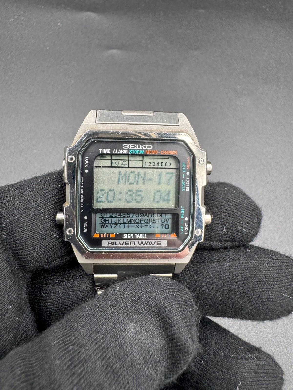 Digital Seiko Silver Wave D409-5030 Sign Table Watch Japanese Market Exclusive G
