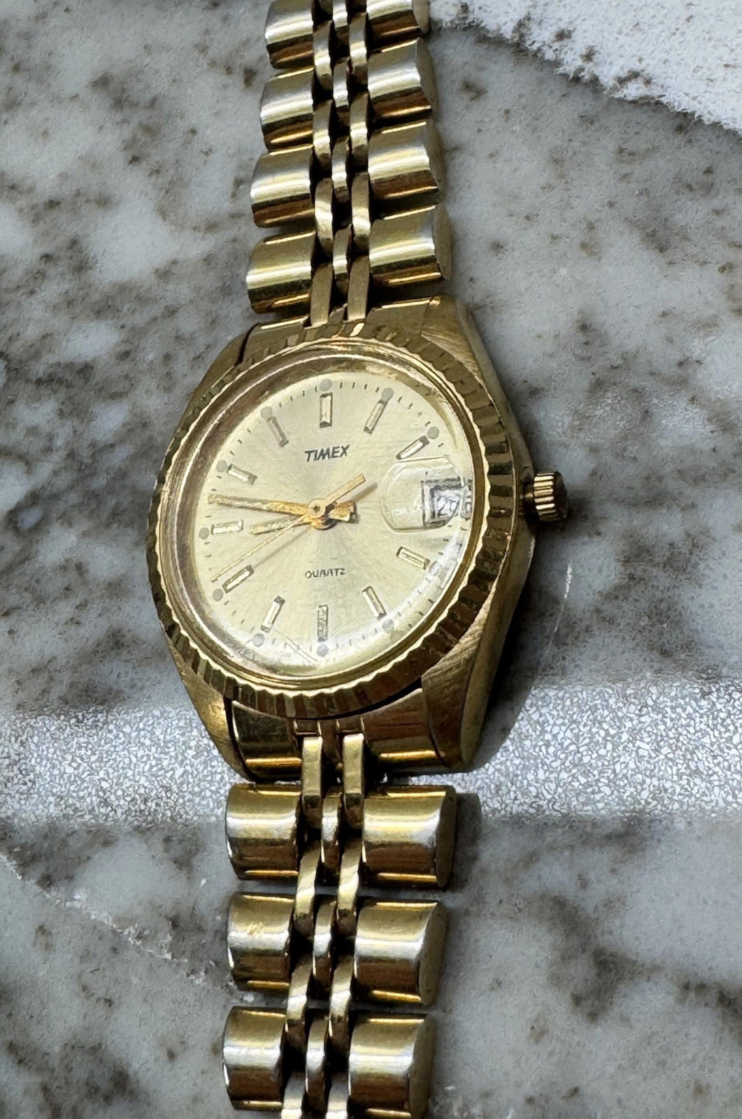 Vintage Timex 377 BA Two Tone Quartz Ladies needs battery