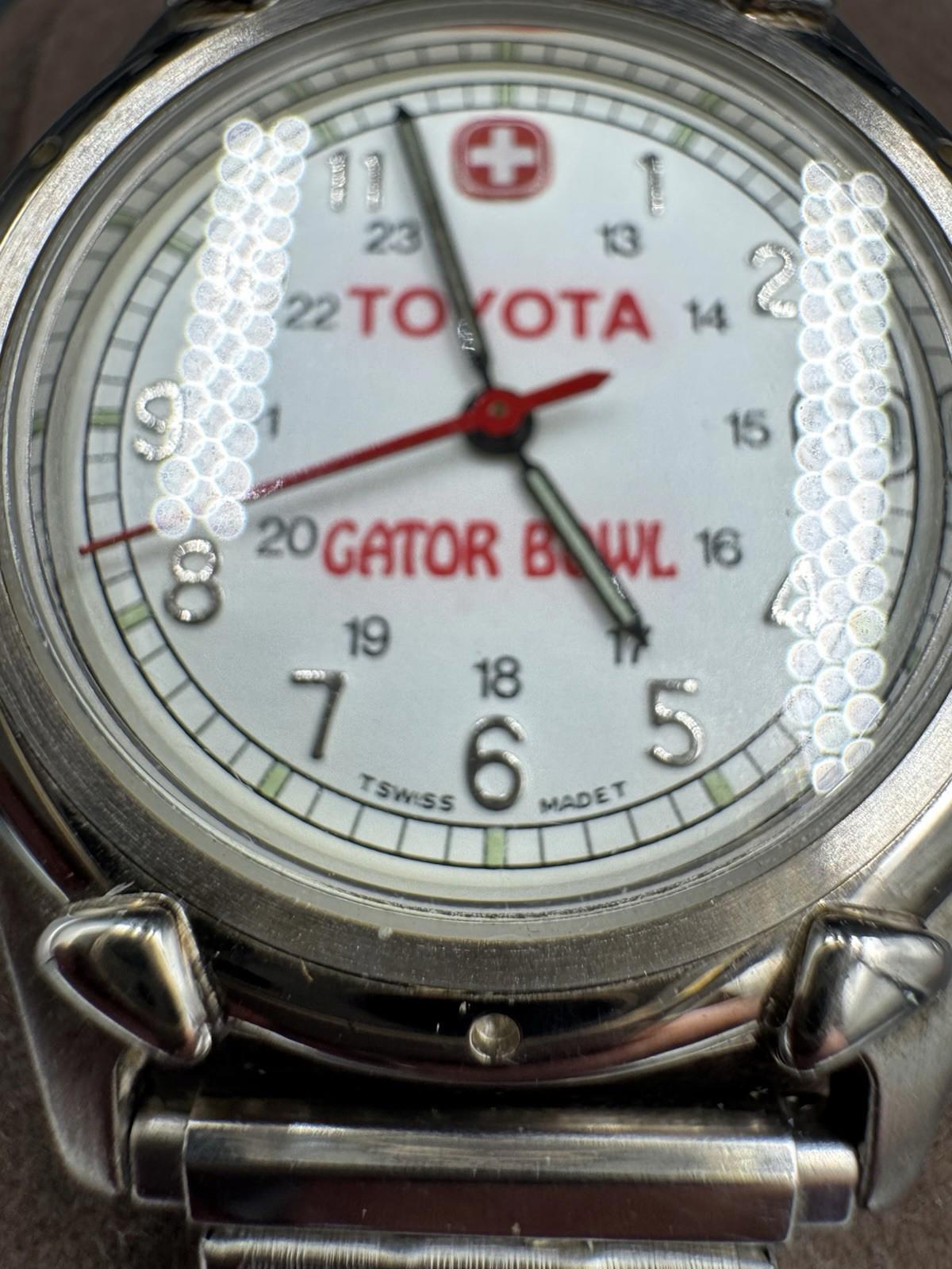 VINTAGE WRIST WATCH TOYOTA GATOR BOWL WENGER DESIGN 095.0695 W.R.100M SWISS MADE