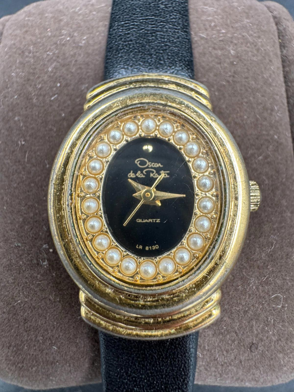 Vintage Oscar De La Renta Pearl Bezel Quartz Ladies Watch Gold Tone LR 8130 Runn