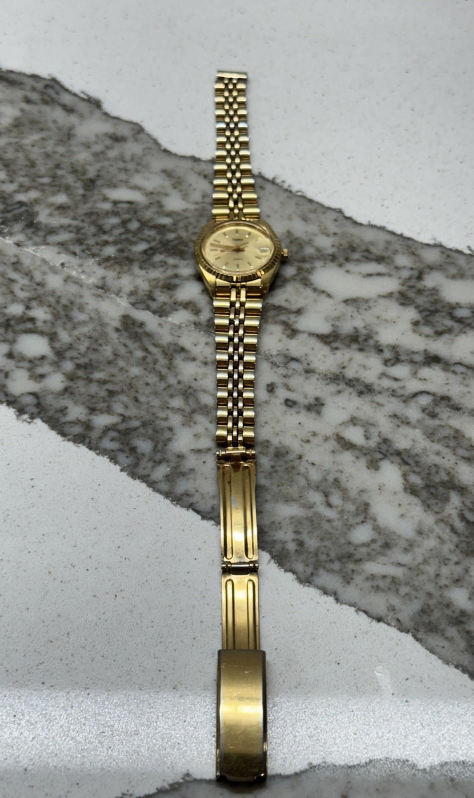 Vintage Timex 377 BA Two Tone Quartz Ladies needs battery