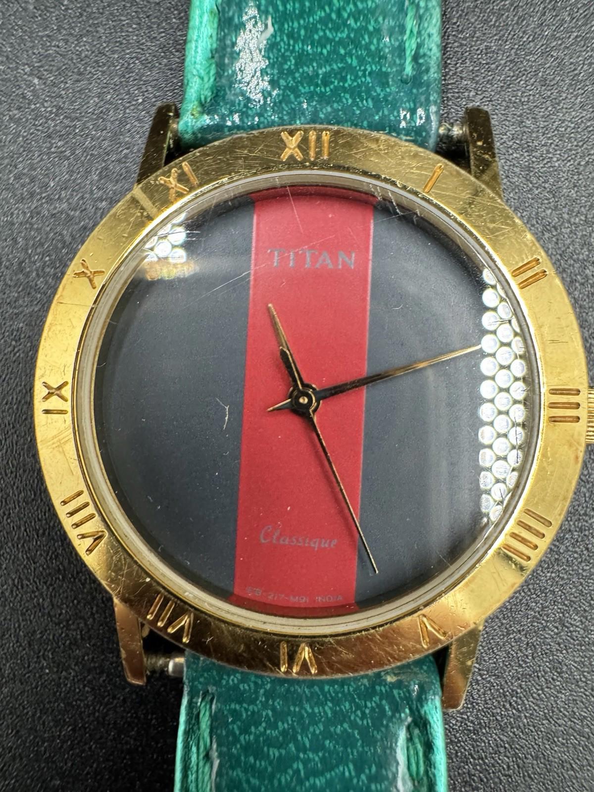 Vintage Titan Classique Quartz Split Red Gray Dial India 217C-06 Running New Bat