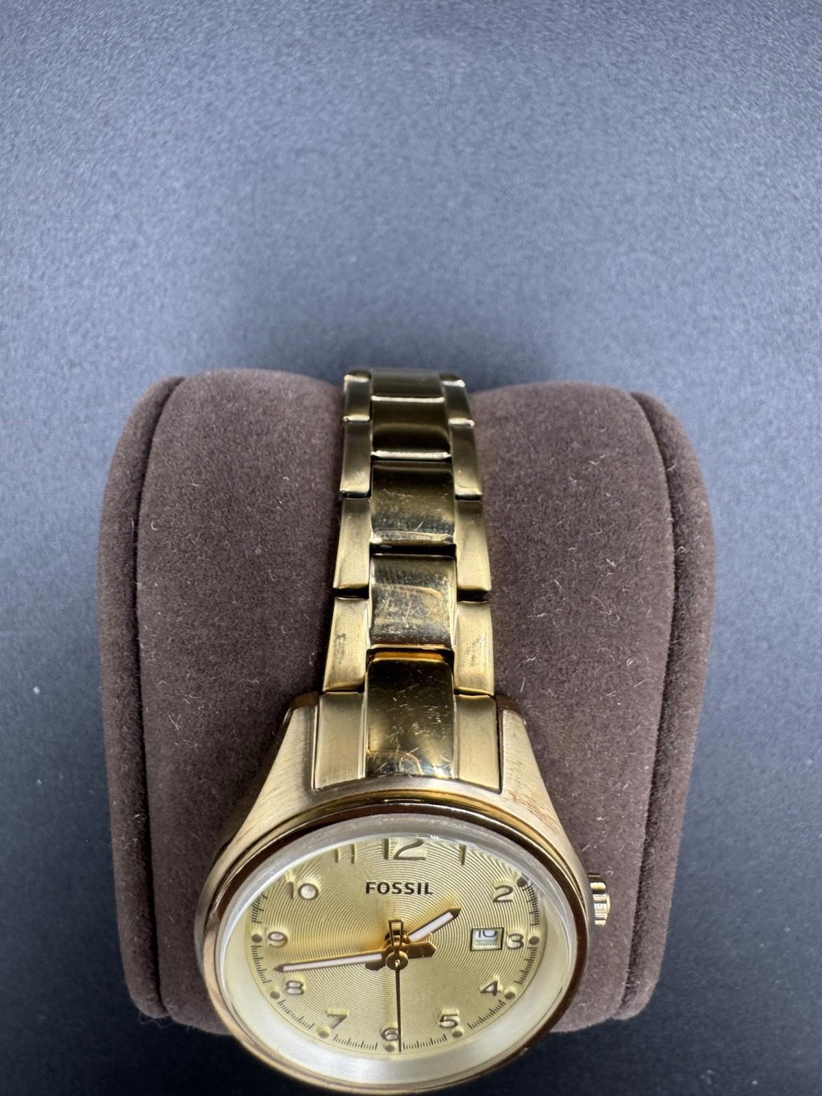 Women's FOSSIL Gold Tone Watch AM-4365 w/ New Battery - Works Great! b77