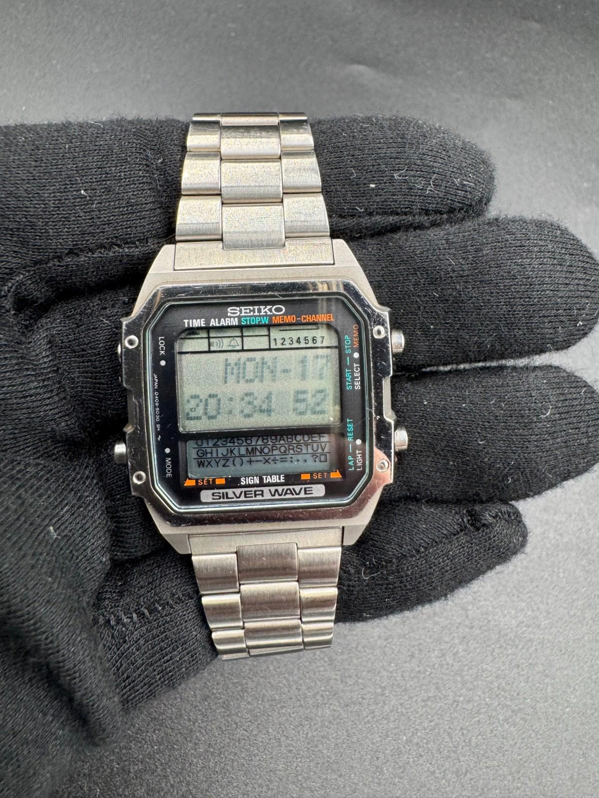 Digital Seiko Silver Wave D409-5030 Sign Table Watch Japanese Market Exclusive G