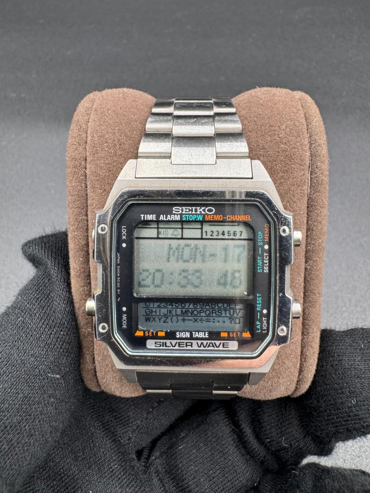 Digital Seiko Silver Wave D409-5030 Sign Table Watch Japanese Market Exclusive G